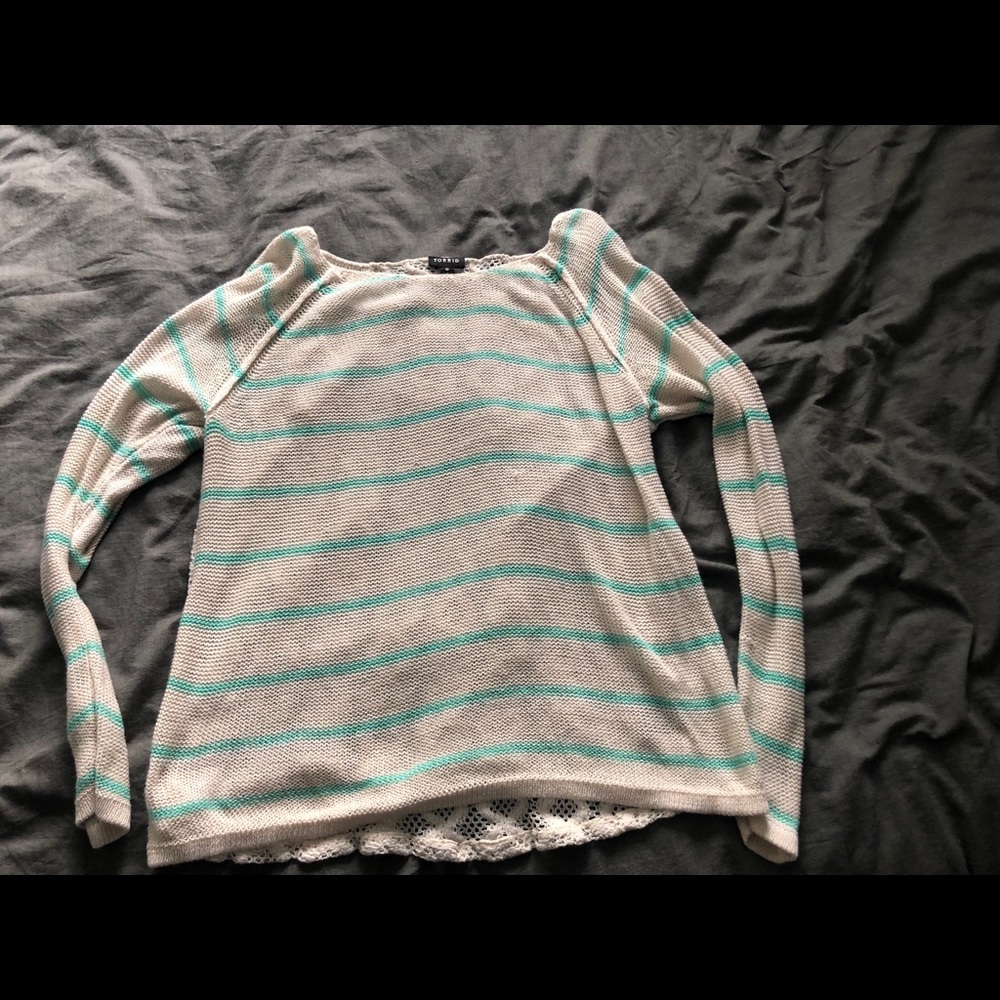 Light weight sweater